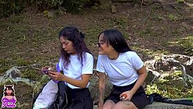 Chica, Vamos A Escapar Y Jugar Tijeras Salvajes