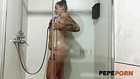 not even shower cools Elektra Red's desire for second round