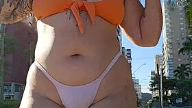 gravei pro meu amante flashing pussy on beach uh so hot