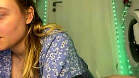 uhh close-up fat girl's shaved pussy fuck n massive squirt explosion