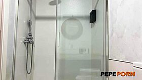 not even shower cools Elektra Red's desire for second round