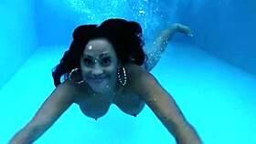 chat with hot maxine about her steamy squirting adventures