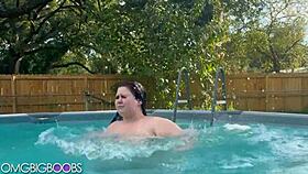 i'm the curvy plump babe flaunting my huge saggy natural tits