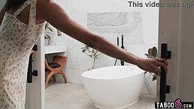 realtor seduces divorced ebony teen into strapon licking 👅💦