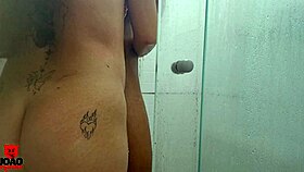 After fucking the wife, João hits the shower HARD 🚿🍑