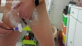 come watch me shave my mature gaping hairy pussy close up