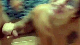 o dono do carrinho de churrasco tá me tratando bem só pra foder ela gostoso