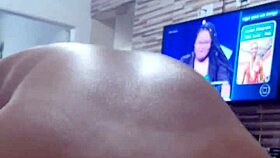 She flashes her juicy ass live on cam for everyone