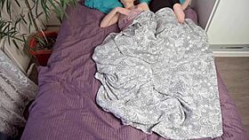 young couple wakes for handjob 69 fuck