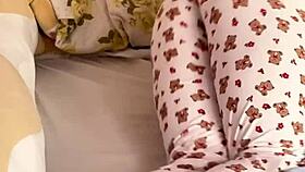 I love farting loud on the bed so natural and chubby