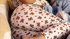 I love farting loud on the bed so natural and chubby