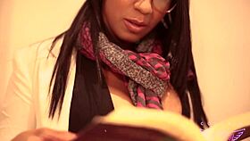 Hey, wanna see this glasses latina shove fingers deep into her wet shaved cunt?