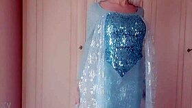 Elsa cosplay queen delivers ultimate body pleasure