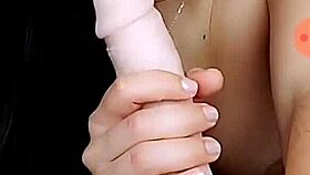 hey gostosa shake that hot body on webcam for me baby