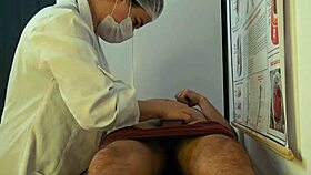 ereção durante consulta com a enfermeira gostosa deepthroat blowjob