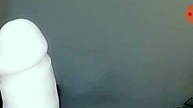 hey gostosa shake that hot body on webcam for me baby