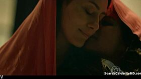 Paolla Oliveira and Maria Fernanda Candido share moments in Felizes Para Sempre S01E05.