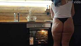 Damn look at that pawg shaking her fat curvy ass in kitchen panties homemade amateur heat!